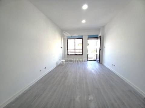 Costa da caparica-centro-t3 duplex-garagem 3 carros-praias