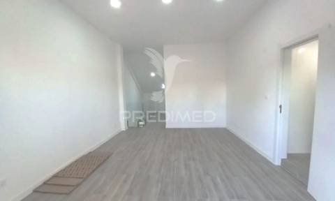 Costa da caparica-centro-t3 duplex-garagem 3 carros-praias