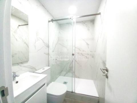 Costa da caparica-centro-t3 duplex-garagem 3 carros-praias