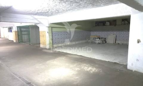 Costa da caparica-centro-t3 duplex-garagem 3 carros-praias