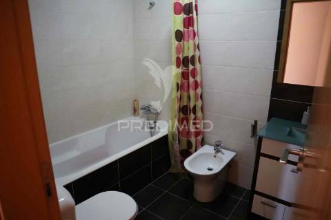 Apartamento t3 para arrendar todo o ano, com garagem