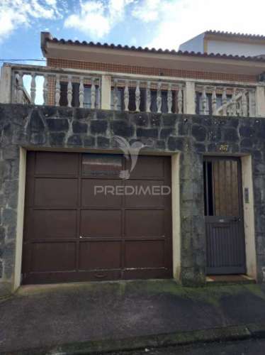 Moradia t4 na praia da vitória – santa cruz