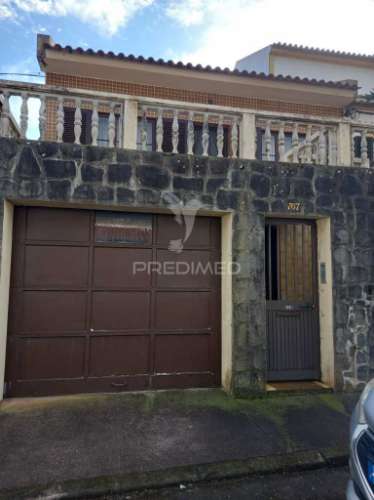 Moradia t4 na praia da vitória – santa cruz