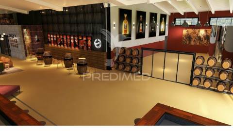 Quinta com fábrica de gin  e cerveja artesanal