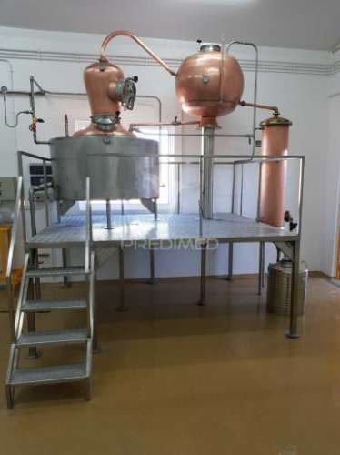 Quinta com fábrica de gin  e cerveja artesanal