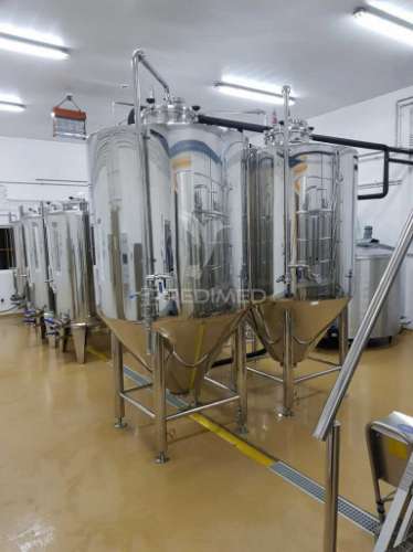 Quinta com fábrica de gin  e cerveja artesanal