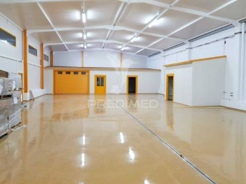 Quinta com fábrica de gin  e cerveja artesanal