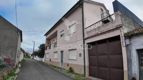 Moradia t6 com anexos e terreno em pousados – a 5 minutos de alcanena