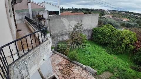 Moradia t6 com anexos e terreno em pousados – a 5 minutos de alcanena