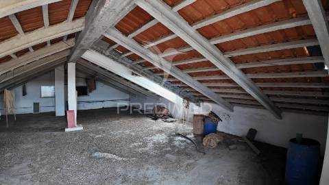 Moradia t6 com anexos e terreno em pousados – a 5 minutos de alcanena