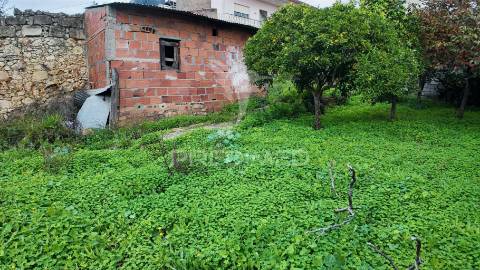 Moradia t6 com anexos e terreno em pousados – a 5 minutos de alcanena