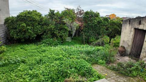 Moradia t6 com anexos e terreno em pousados – a 5 minutos de alcanena