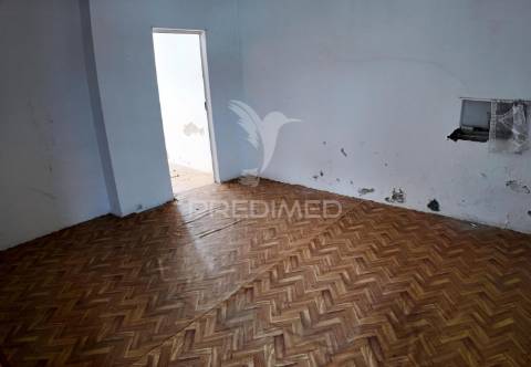 Moradia t6 com anexos e terreno em pousados – a 5 minutos de alcanena