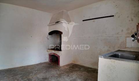 Moradia t6 com anexos e terreno em pousados – a 5 minutos de alcanena