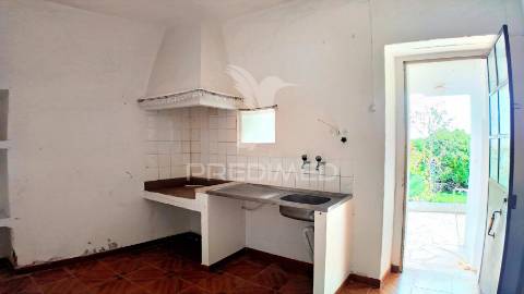 Moradia t6 com anexos e terreno em pousados – a 5 minutos de alcanena