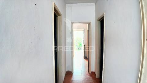 Moradia t6 com anexos e terreno em pousados – a 5 minutos de alcanena