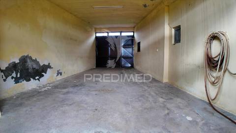 Moradia t6 com anexos e terreno em pousados – a 5 minutos de alcanena