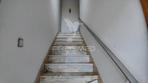 Moradia t6 com anexos e terreno em pousados – a 5 minutos de alcanena