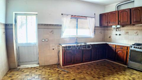 Moradia t6 com anexos e terreno em pousados – a 5 minutos de alcanena