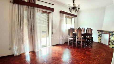 Moradia t6 com anexos e terreno em pousados – a 5 minutos de alcanena