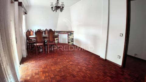 Moradia t6 com anexos e terreno em pousados – a 5 minutos de alcanena