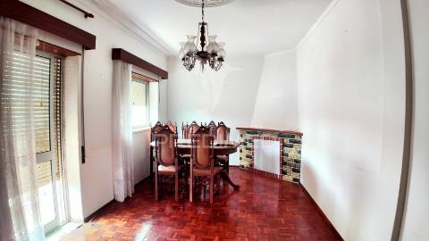 Moradia t6 com anexos e terreno em pousados – a 5 minutos de alcanena