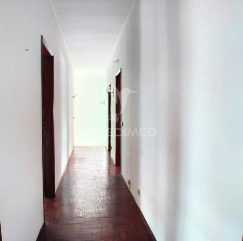 Moradia t6 com anexos e terreno em pousados – a 5 minutos de alcanena