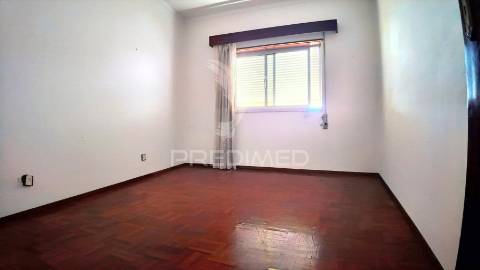 Moradia t6 com anexos e terreno em pousados – a 5 minutos de alcanena