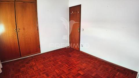 Moradia t6 com anexos e terreno em pousados – a 5 minutos de alcanena