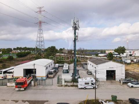 Armazém para venda, em zona industrial do casal do marco