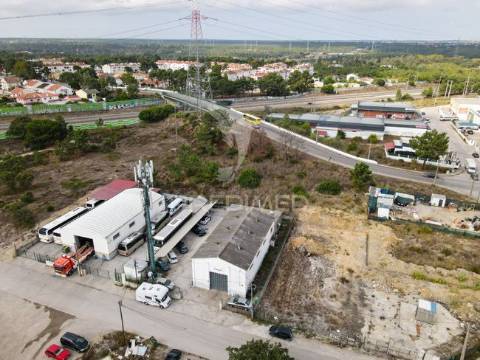 Armazém para venda, em zona industrial do casal do marco