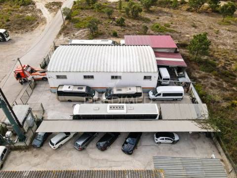 Armazém para venda, em zona industrial do casal do marco