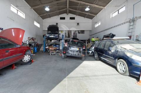 Armazém para venda, em zona industrial do casal do marco