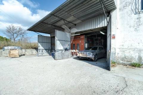 Armazém para venda, em zona industrial do casal do marco