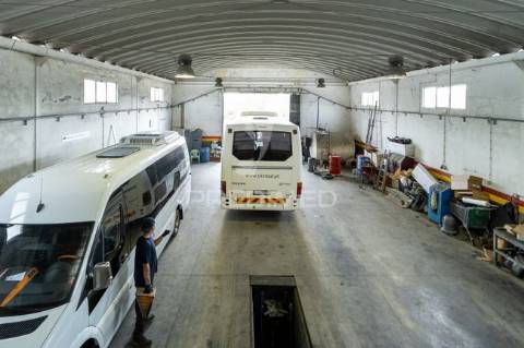 Armazém para venda, em zona industrial do casal do marco
