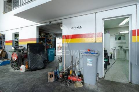 Armazém para venda, em zona industrial do casal do marco