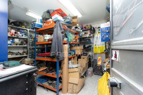 Armazém para venda, em zona industrial do casal do marco