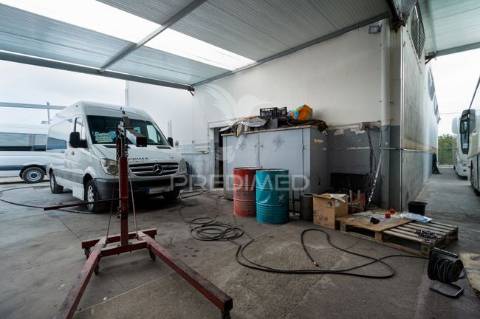 Armazém para venda, em zona industrial do casal do marco