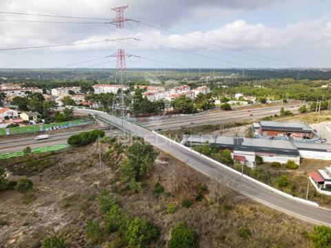 Armazém para venda, em zona industrial do casal do marco