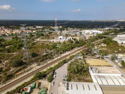 Armazém para venda, em zona industrial do casal do marco
