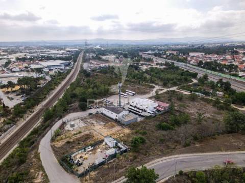 Armazém para venda, em zona industrial do casal do marco