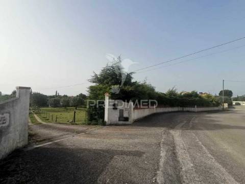 Valor negociável- encantadora moradia renovada em pedra e madeira.