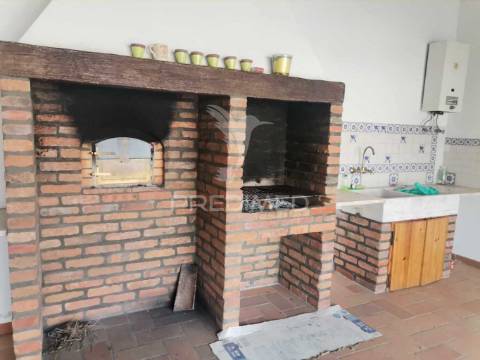 Valor negociável- encantadora moradia renovada em pedra e madeira.