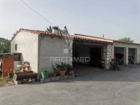 Valor negociável- encantadora moradia renovada em pedra e madeira.