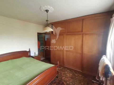 Valor negociável- encantadora moradia renovada em pedra e madeira.