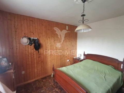 Valor negociável- encantadora moradia renovada em pedra e madeira.