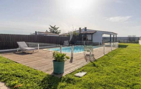 Moradia com piscina e lote de 740 m2