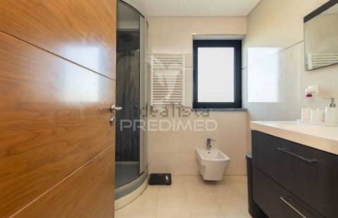 Moradia com piscina e lote de 740 m2