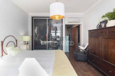 Moradia com piscina e lote de 740 m2