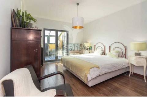 Moradia com piscina e lote de 740 m2